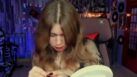 fiora online show from October 30, 2025, 1:01 pm