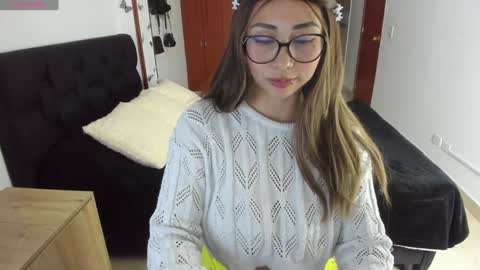 Snapshot of fiore_sanz chatting on January 1, 2025, 12:53 am online show from January 1, 2025, 12:53 am