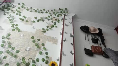 Snapshot of fiore_sanz chatting on September 15, 2025, 2:50 pm online show from September 15, 2025, 2:50 pm