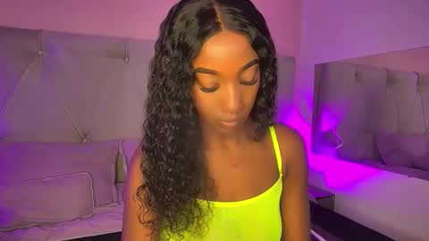 Fiorela Lenin  online show from April 6, 2026, 6:42 pm