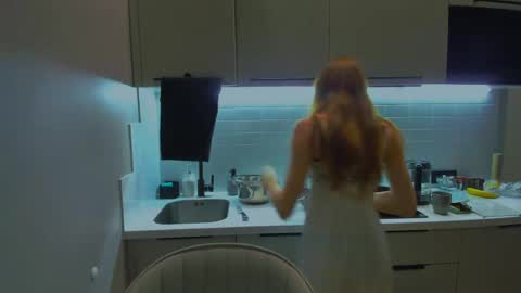 fire_luna online show from April 15, 2026, 10:10 pm