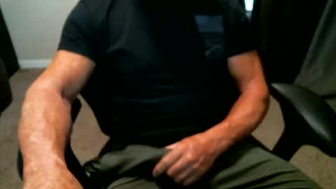 Snapshot of fitguy40 chatting on May 25, 2026, 4:07 am fitguy40 online show from May 25, 2026, 4:07 am