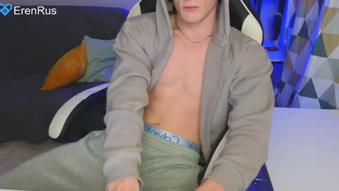 Snapshot of fixsicki chatting on December 6, 2024, 9:35 pm Eren.  online show from December 6, 2024, 9:35 pm