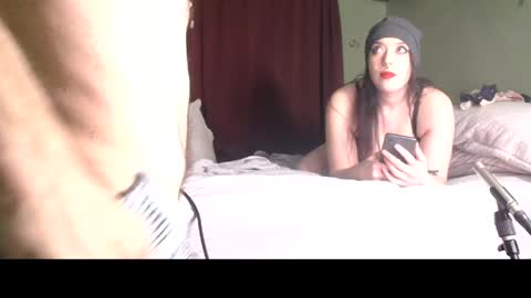 Flannel Dong online show from November 8, 2025, 8:25 am