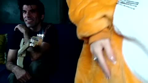 Flannel Dong online show from November 30, 2025, 2:59 am