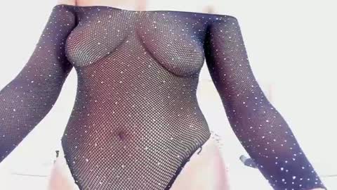   FLEUR   online show from May 28, 2026, 12:24 pm