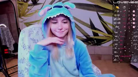 FlexiMona online show from October 19, 2025, 8:37 am