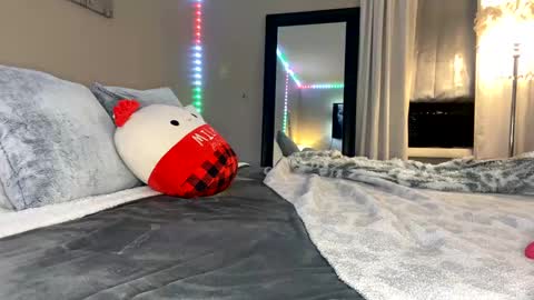 Snapshot of flexyroxxxy chatting on December 17, 2024, 11:16 pm Roxy online show from December 17, 2024, 11:16 pm