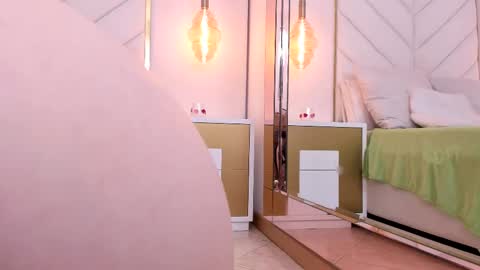 Luna online show from February 9, 2025, 6:47 pm