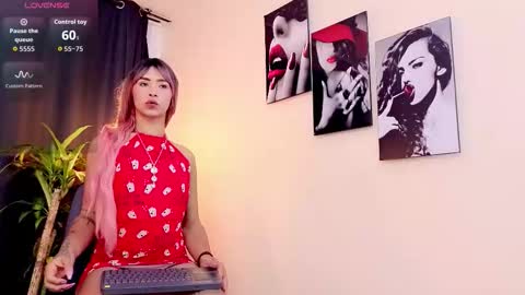 flor_gil online show from November 27, 2025, 4:03 am