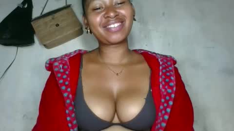 florencia011 online show from November 10, 2025, 4:06 pm