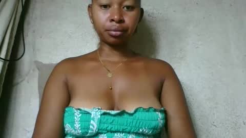 florencia011 online show from March 5, 2026, 11:01 pm