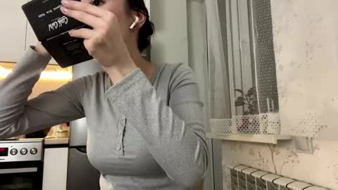 Snapshot of florinebolevice chatting on May 28, 2026, 7:11 pm Lucy online show from May 28, 2026, 7:11 pm