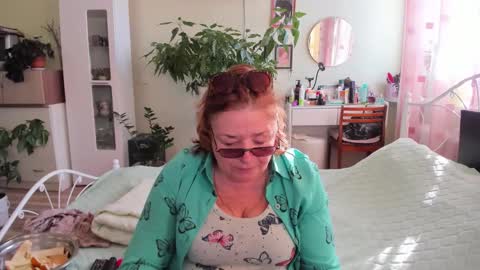 Flowerlower online show from October 1, 2025, 11:05 am