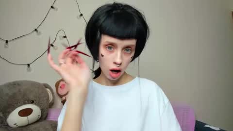 Flower online show from October 11, 2025, 4:05 pm