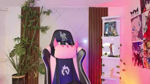  FLUFFY BUBBLE  online show from October 9, 2025, 4:10 am