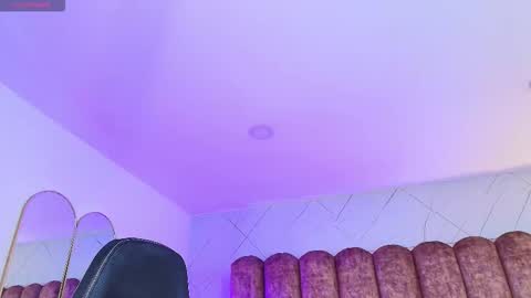  FLUFFY BUBBLE  online show from March 9, 2026, 4:27 am