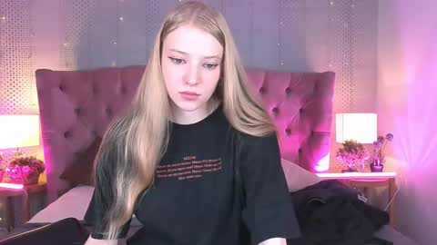 Mia online show from October 9, 2025, 9:57 pm