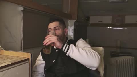 independent model online show from February 2, 2026, 6:06 pm