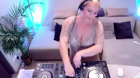 Snapshot of forbiddenkitty chatting on November 5, 2025, 9:26 pm Forbidden Kitty online show from November 5, 2025, 9:26 pm