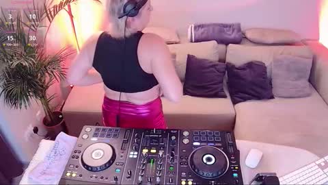 Snapshot of forbiddenkitty chatting on November 8, 2025, 4:07 pm Forbidden Kitty online show from November 8, 2025, 4:07 pm