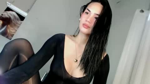 KHATRINA STACIE MARIE online show from December 3, 2025, 9:13 pm