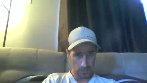 fouraide42 online show from December 13, 2024, 7:43 pm