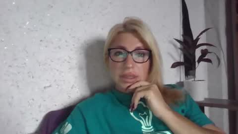 Snapshot of fox_red_lady7 chatting on October 2, 2025, 7:26 am fox_red_lady7 online show from October 2, 2025, 7:26 am