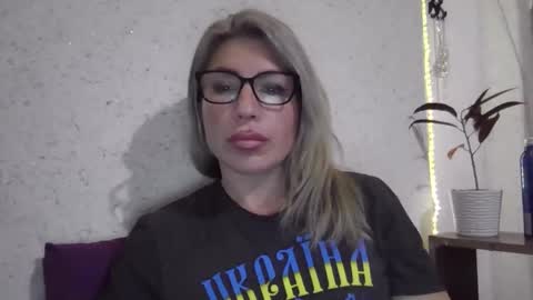 fox_red_lady7 online show from January 9, 2026, 4:43 pm