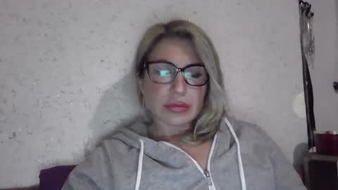 fox_red_lady7 online show from February 7, 2026, 3:38 pm