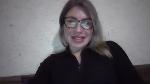 fox_red_lady7 online show from February 18, 2026, 10:17 pm