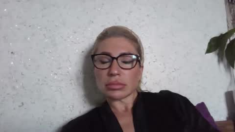 fox_red_lady7 online show from May 15, 2026, 9:38 am