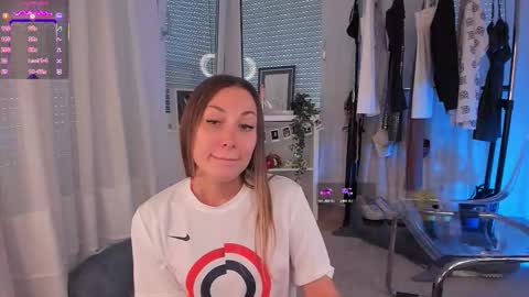 Snapshot of foxe_sailey chatting on September 23, 2025, 7:33 am Fox love you online show from September 23, 2025, 7:33 am