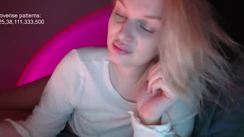 Snapshot of foxfrromearth chatting on November 25, 2025, 2:39 pm i am your baby Alien online show from November 25, 2025, 2:39 pm