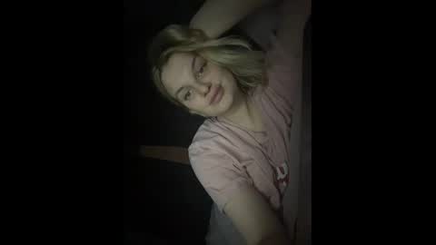 Snapshot of foxfrromearth chatting on November 30, 2025, 8:13 pm i am your baby Alien online show from November 30, 2025, 8:13 pm