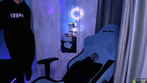 Foxicfu online show from March 6, 2025, 3:13 pm