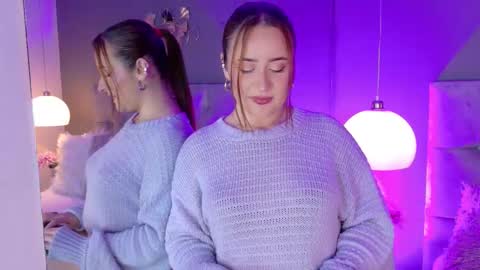 Snapshot of foxienova chatting on February 19, 2026, 2:13 pm Foxie online show from February 19, 2026, 2:13 pm