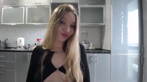 foxxialice online show from October 6, 2025, 7:39 am