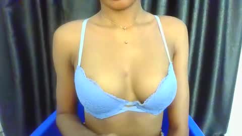 foxy_candy01 online show from November 19, 2025, 7:36 pm