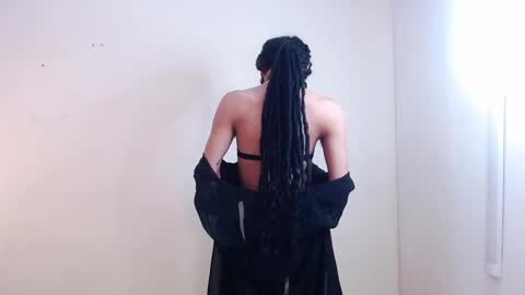 Ella online show from October 10, 2025, 3:44 pm