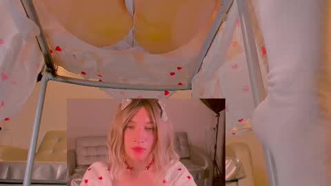 Snapshot of foxy_jpg chatting on February 10, 2025, 9:04 pm Sue online show from February 10, 2025, 9:04 pm