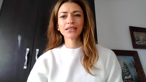 Snapshot of foxyadele_ chatting on November 25, 2025, 7:52 am Adela - Single mom. 40 y online show from November 25, 2025, 7:52 am