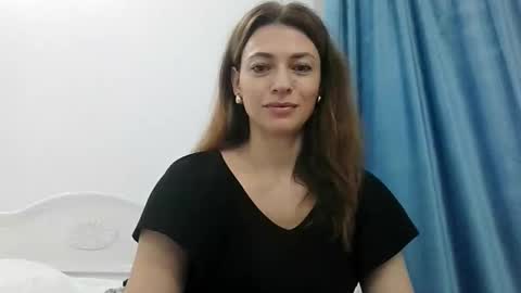 Snapshot of foxyadele_ chatting on February 6, 2026, 7:45 am Adela - Single mom. 40 y online show from February 6, 2026, 7:45 am
