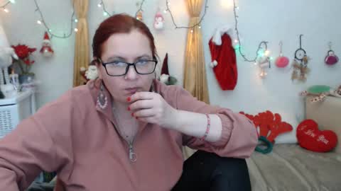 foxydesiree online show from January 6, 2025, 9:43 pm