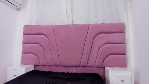 foxyhillx online show from June 15, 2026, 8:49 am