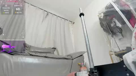 yiyi online show from March 3, 2026, 7:58 am