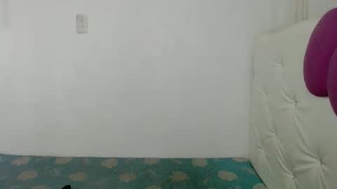 Snapshot of foxylicious_danielax chatting on October 21, 2025, 1:28 am Daniela online show from October 21, 2025, 1:28 am