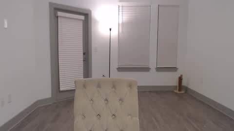 Snapshot of fragilemasochist chatting on February 3, 2025, 4:35 am Angel online show from February 3, 2025, 4:35 am