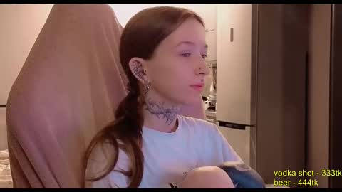 fran_bow online show from November 11, 2025, 2:55 am