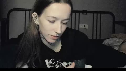 fran_bow online show from December 19, 2025, 8:16 pm